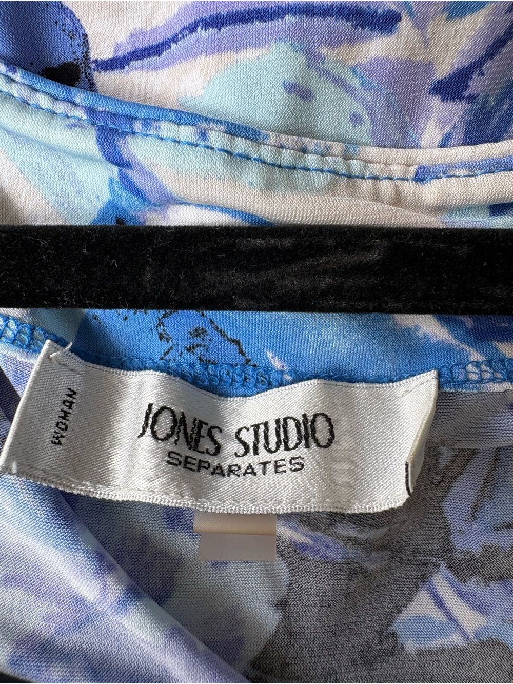 Jones Studio Blue Floral Pleated Sleeveless Camisole - Picture 3 of 4